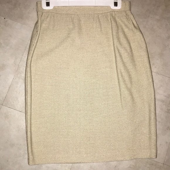 St. John Santana Knit skirt - Picture 4 of 7